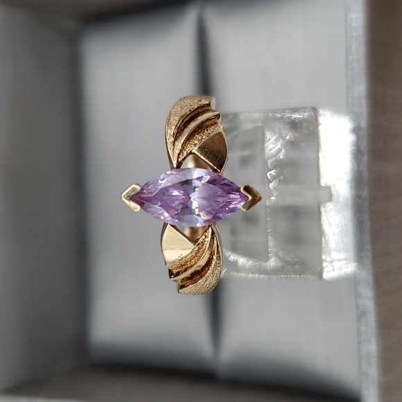 10k Solid Yellow Gold Marquise Purple CZ Ring - Picture 7 of 7
